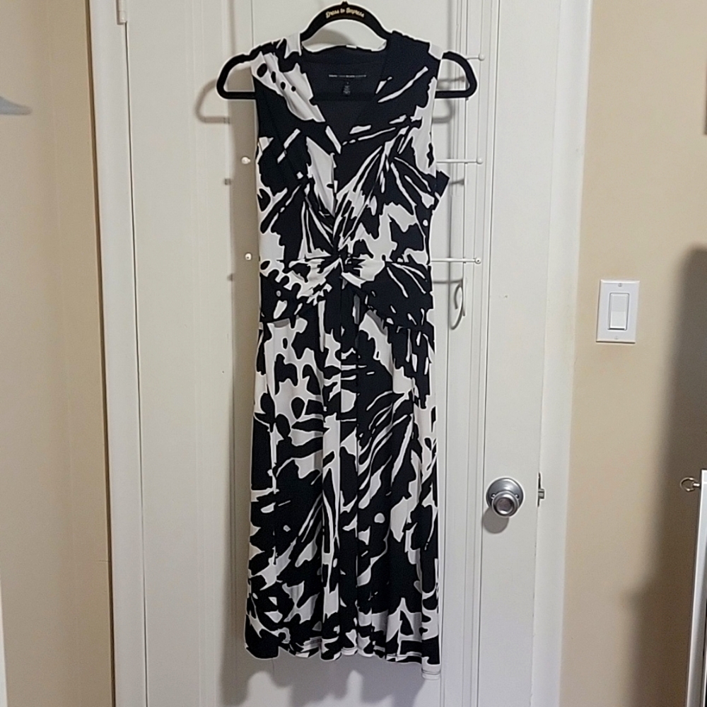 WHBM Sleeveless Black and White Dress Size 2